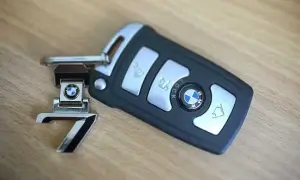 Jak naładować kluczyk BMW E90 i uniknąć problemów z baterią