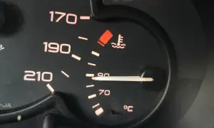 Jak sprawdzić temperaturę silnika BMW E90 i uniknąć przegrzania