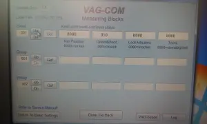 Ekran komputera z programem VAG-COM, pokazujący okno "Measuring Blocks" z danymi kluczyka Audi.