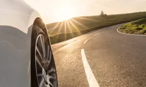 Kiedy wymieniać opony na letnie, aby uniknąć niebezpieczeństwa na drodze?