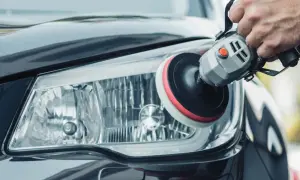 Jak polerować lampy w aucie, aby poprawić widoczność i bezpieczeństwo