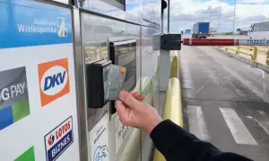 Czy na autostradzie A2 można płacić kartą? Sprawdź, co musisz wiedzieć