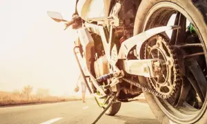 Czy motocyklem można jeździć po autostradzie? Sprawdź przepisy i bezpieczeństwo