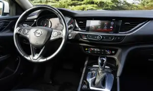Opel Insignia jaki silnik wybrać: porównanie, wydajność i niezawodność