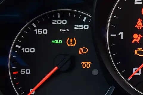 Jak zresetować czujnik ciśnienia w oponach Opel Astra J - proste kroki