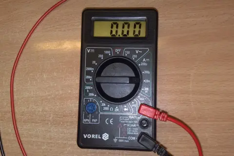 Ile prądu zużywa radio samochodowe? Sprawdź, jak oszczędzać energię w samochodzie