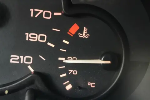 Jak sprawdzić temperaturę silnika BMW E90 i uniknąć przegrzania