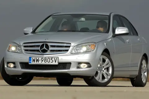 Mercedes C klasa W204 - które silniki oferują najlepsze osiągi?