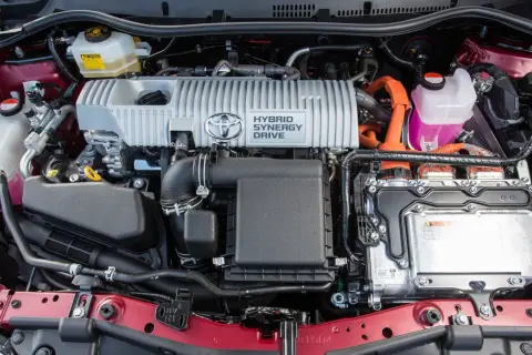 Jak działa hybryda Toyoty? Odkryj tajemnice jej działania i zalety