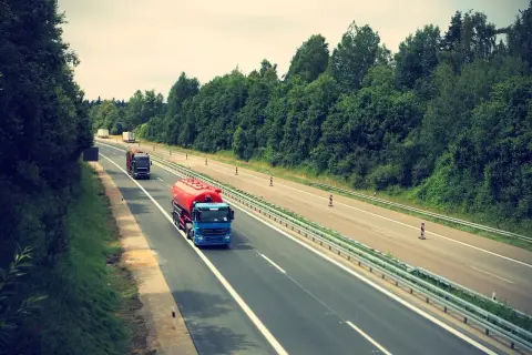 Czy w wakacje autostrady są płatne? Sprawdź, gdzie są darmowe przejazdy