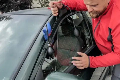 Jak otworzyć BMW E39 bez kluczyka? Skuteczne metody i porady