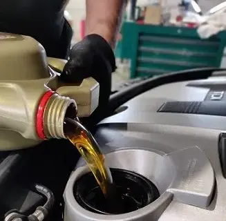 Ile naprawdę kosztuje wymiana oleju z filtrami? Sprawdź, jak nie przepłacić!