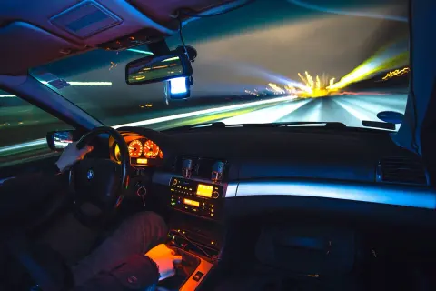 Jaka prędkość na autostradzie w Polsce? Sprawdź, by uniknąć mandatu
