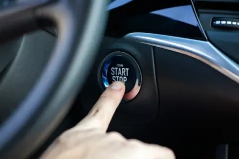 Jak odpalić auto bez kluczyka - proste metody i ich ryzyko