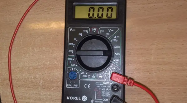 Ile prądu zużywa radio samochodowe? Sprawdź, jak oszczędzać energię w samochodzie