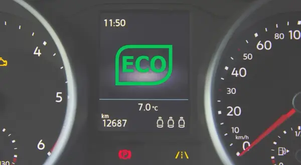 Co oznacza econ w samochodzie i jak wpływa na oszczędność paliwa