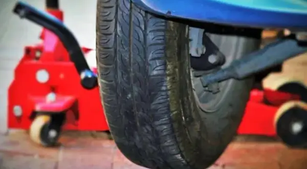 Gdzie jest lewarek w Fordzie S-Max? Sprawdź, jak go znaleźć i uniknąć problemów!