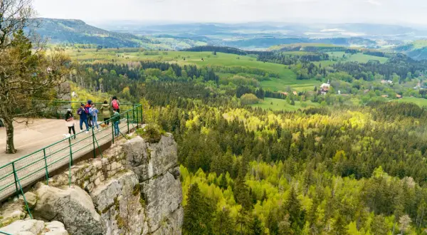 Gdzie w góry bez samochodu? Najlepsze miejsca i sposoby dojazdu
