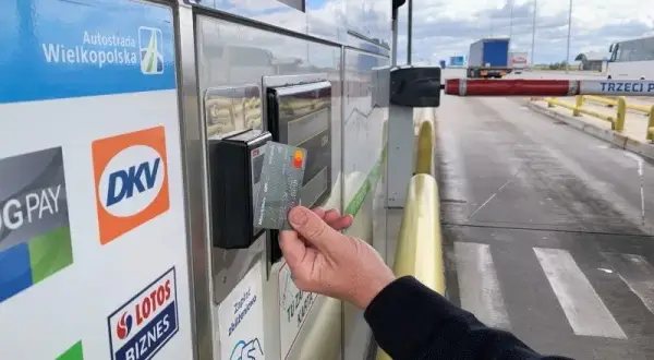 Czy na autostradzie A2 można płacić kartą? Sprawdź, co musisz wiedzieć