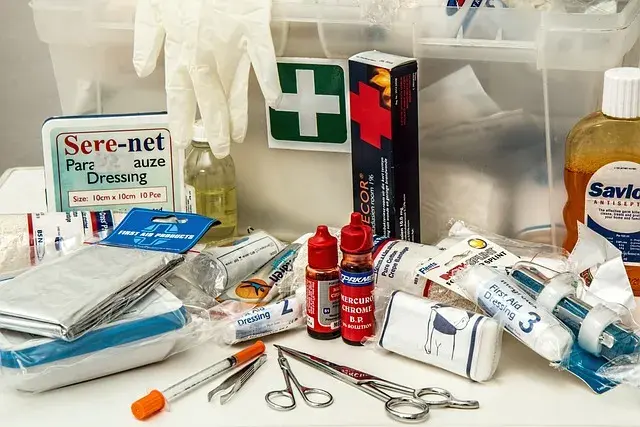 Gdzie kupić apteczkę samochodową? Sprawdź najlepsze miejsca i uniknij mandatu!