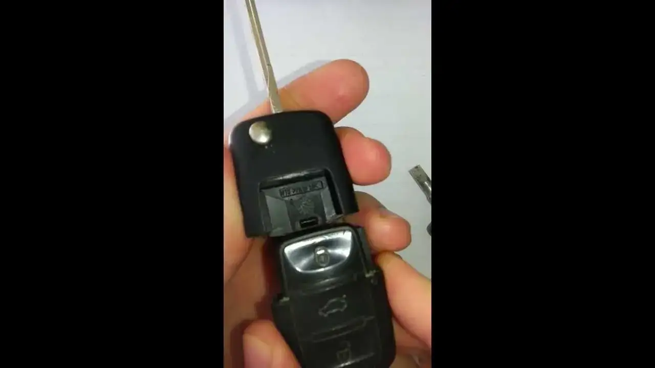 Zdjęcie Jak wymienić baterie w kluczyku Passat B5 i uniknąć problemów z pilotem