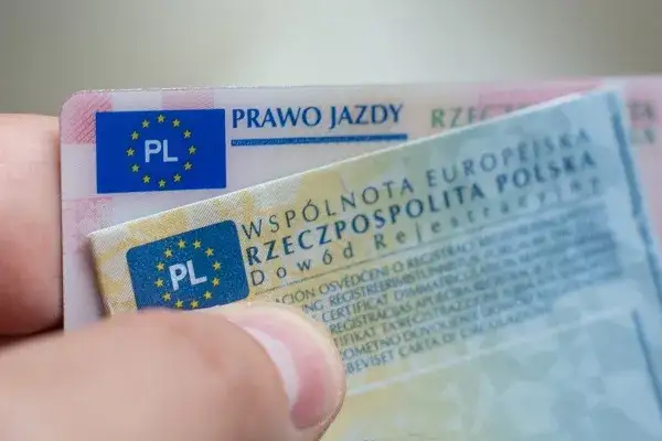 Zdjęcie Gdzie jest nr silnika w dowodzie rejestracyjnym? Sprawdź, co zmieniło się w przepisach