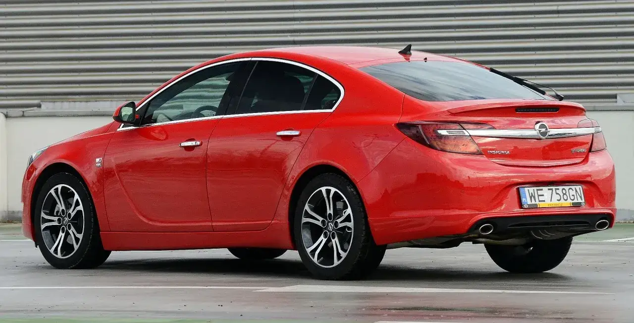 Zdjęcie Opel Insignia jaki silnik wybrać: porównanie, wydajność i niezawodność
