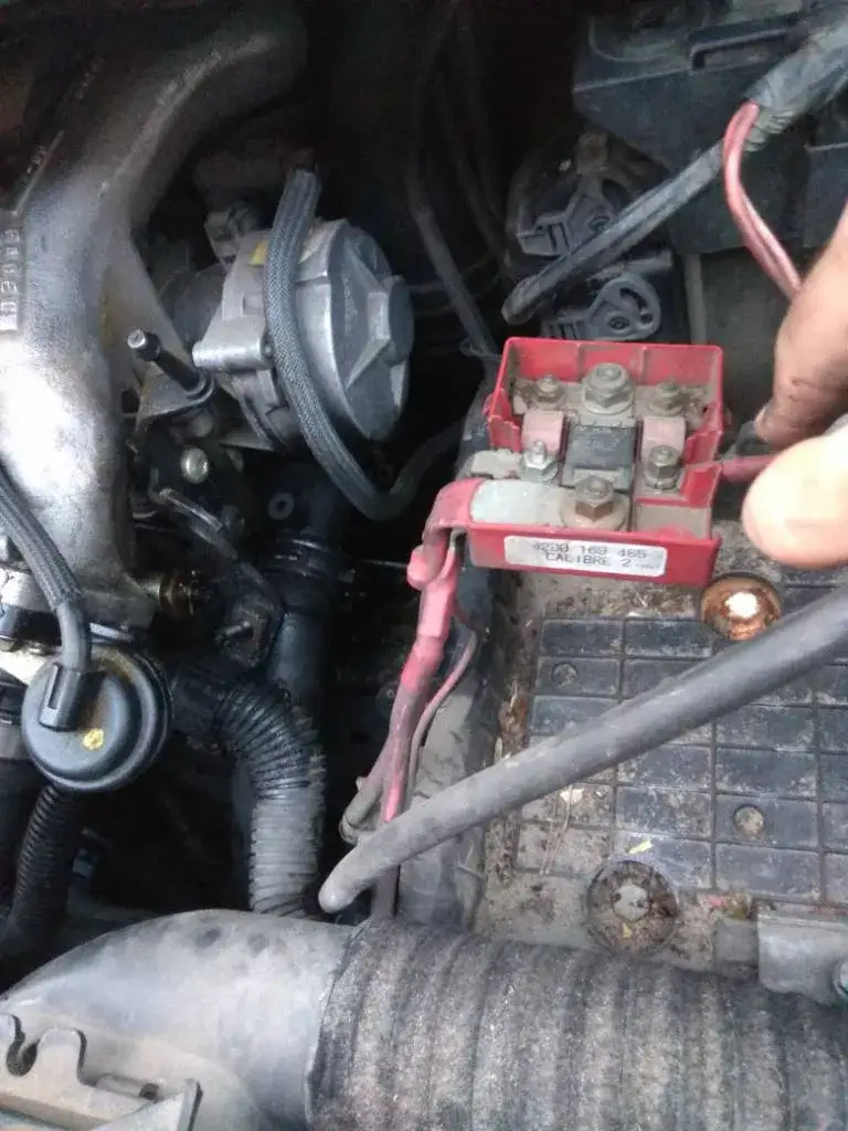 Zdjęcie Czujnik temperatury silnika renault scenic 1.9 dci - gdzie go znaleźć?