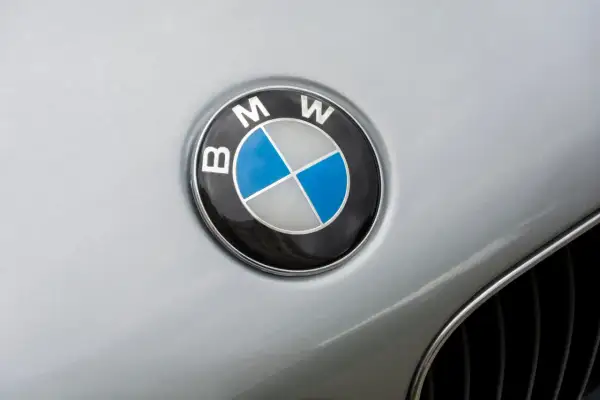 Wymiana części w BMW – kluczowe elementy, które mają wpływ na bezpieczeństwo