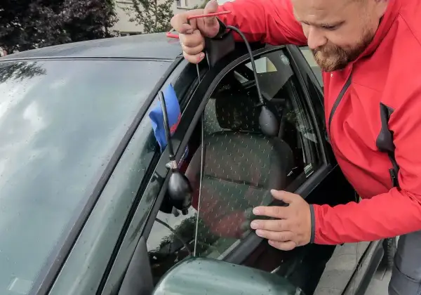 Jak otworzyć BMW E39 bez kluczyka? Skuteczne metody i porady